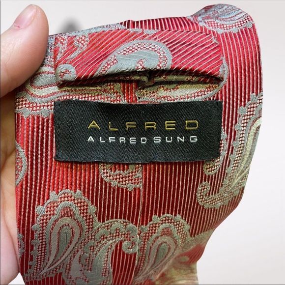 ALFRED SUNG | Red and Gray Paisley Silk Tie - Picture 4 of 6